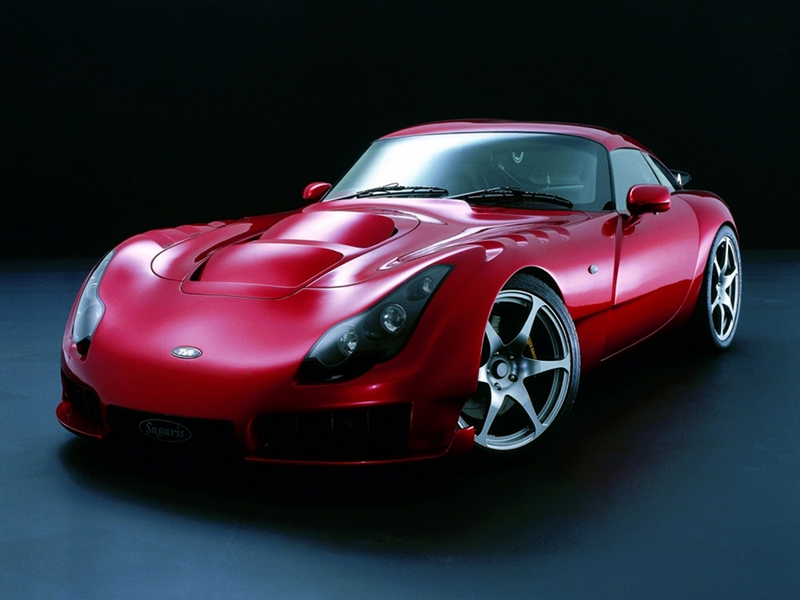 Illustration for article titled The Ten Sexiest Car Hoods